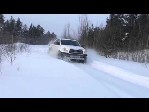 Тойота тундра в снегу