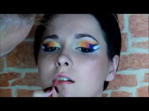 Ласточка в макияже Ласточка в макияже